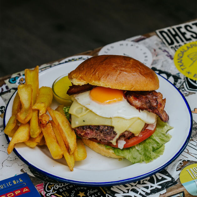 Hamburguesa Completa Garua